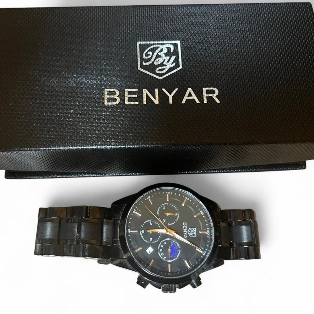 Black Chronograph Watch with Metal Case and Date Window​​​​ - Picture 4 of 5